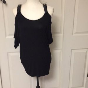 Short sleeve cold shoulder top